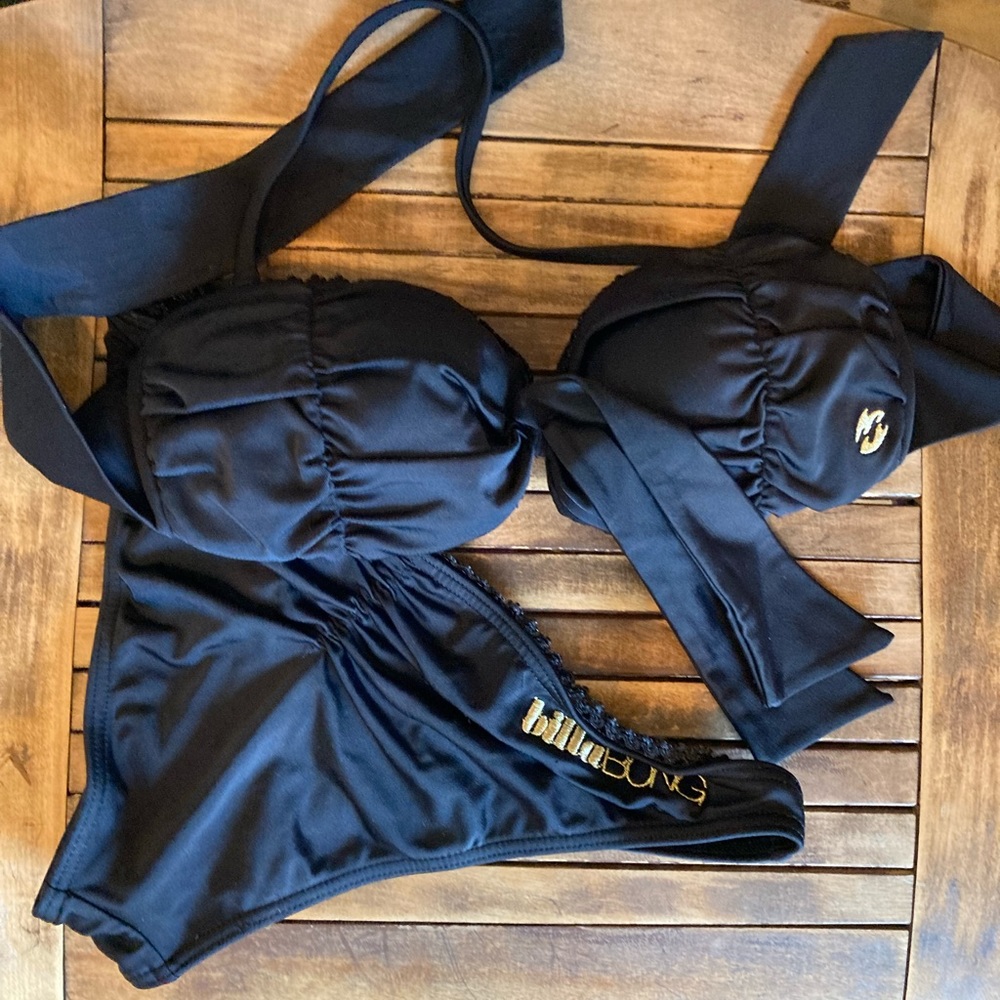 Black billabong bikini
